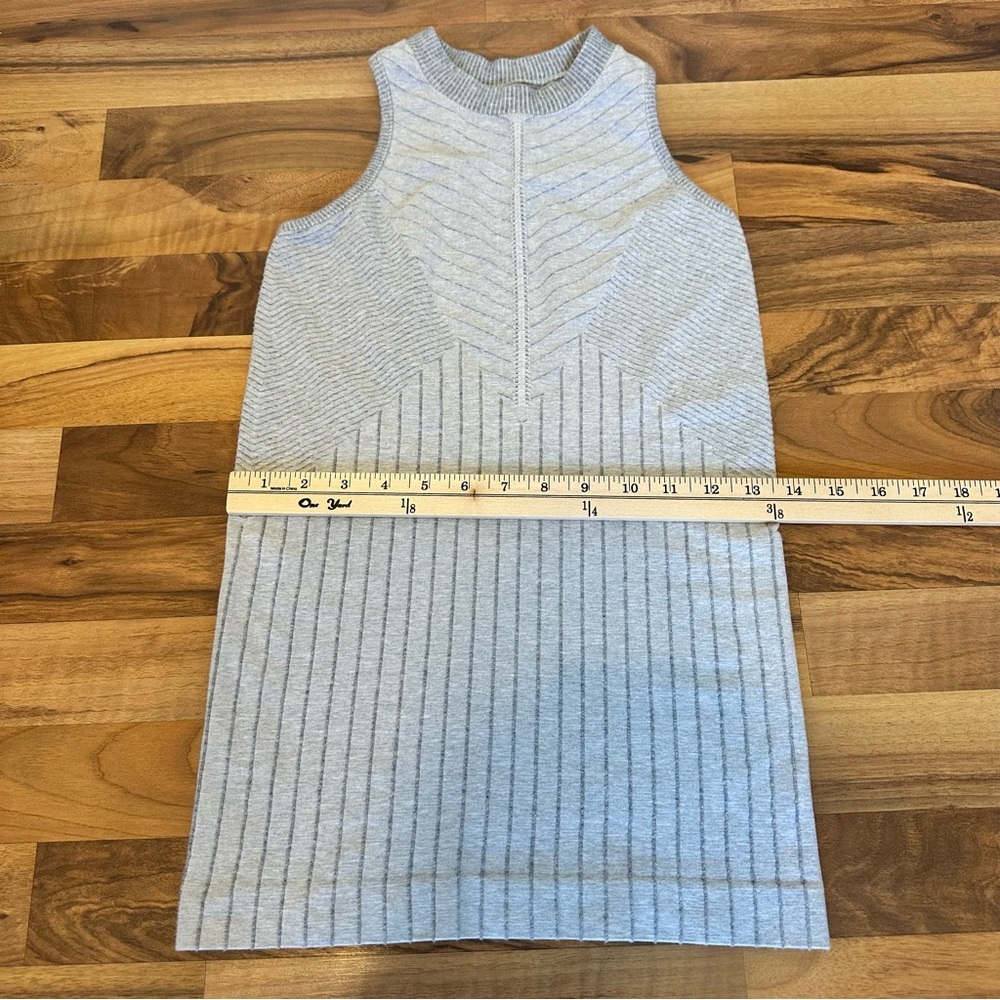 Athleta Sojourn Tank Light Gray Size M Women’s Ribbed Sleeveless Workout Top - Picture 6 of 8